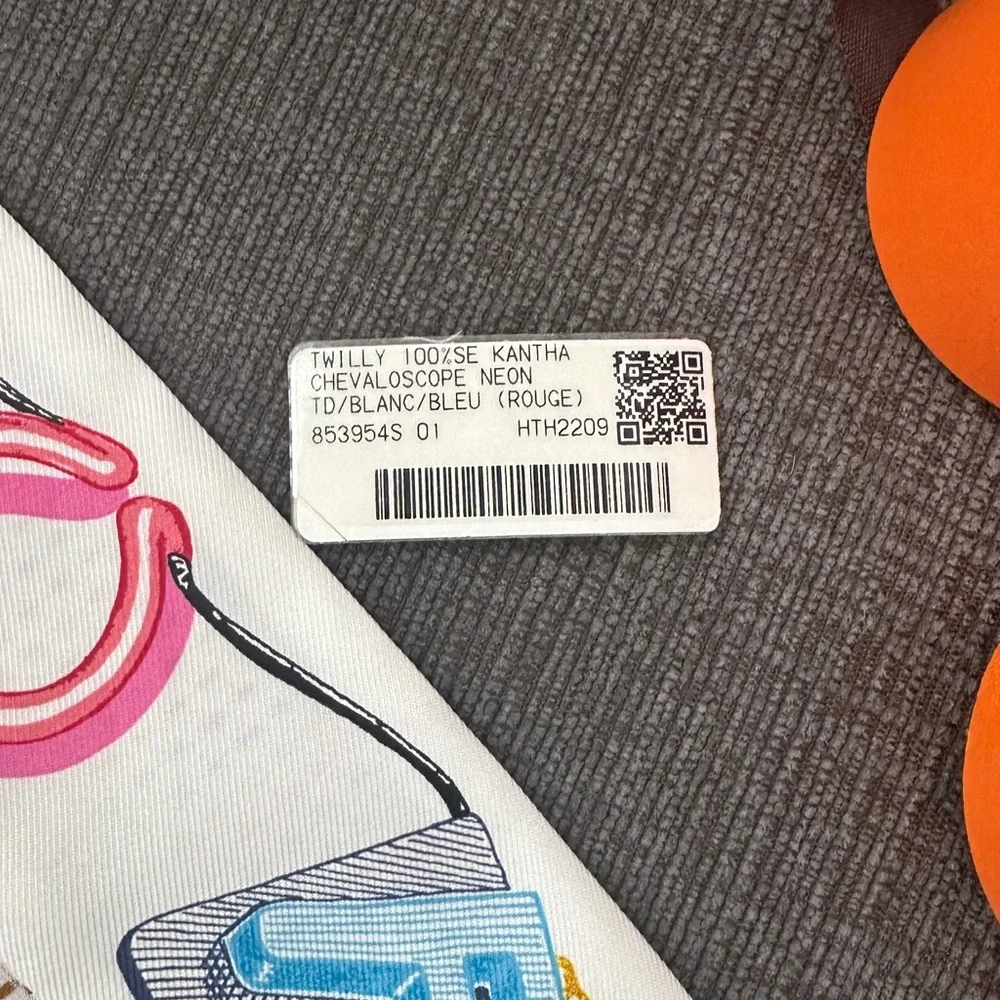 Hermes’ Twillie with Box and Tag - Picture 6 of 6